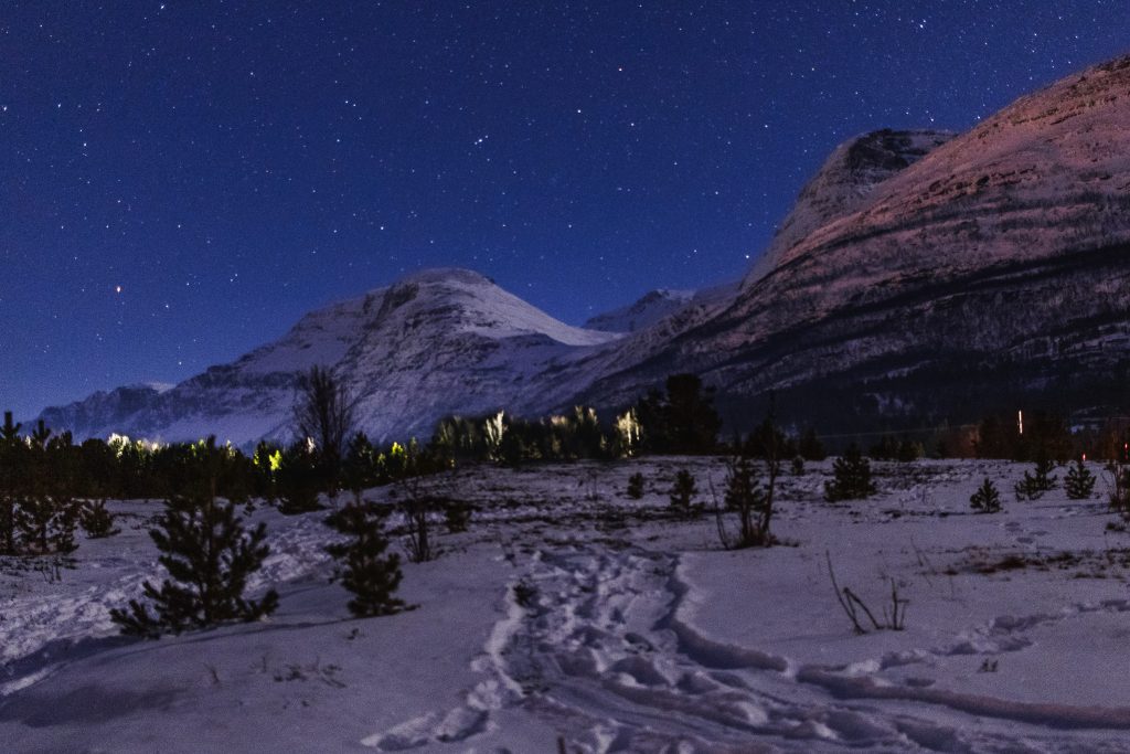 Snow and the mountains with a starry sky