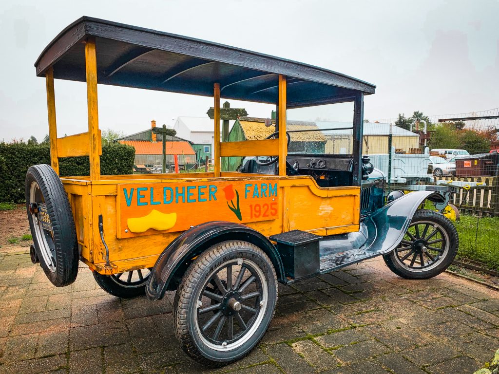 Veldheer gardens old wagon