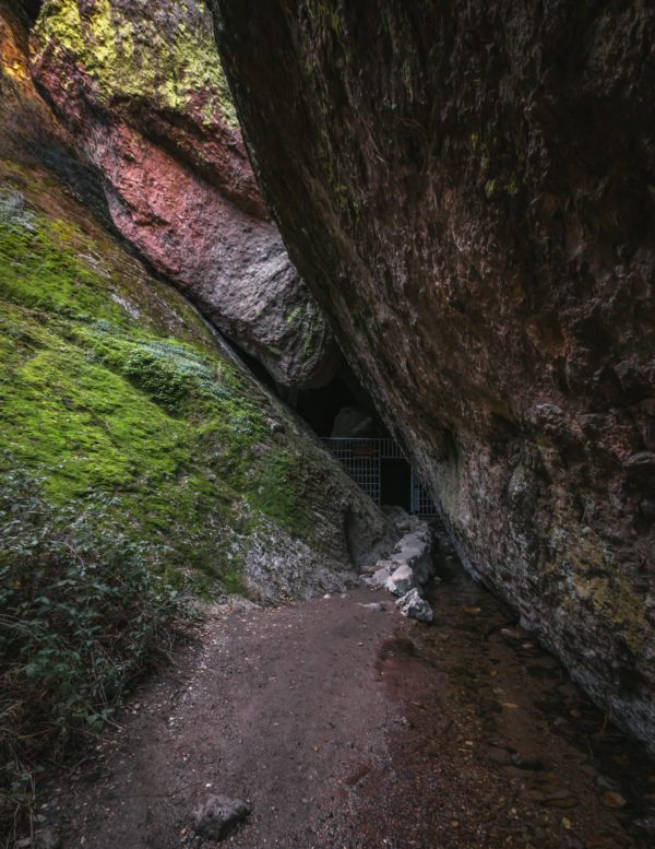 Hiking the Caves in Pinnacles National Park - The Break of Dawns