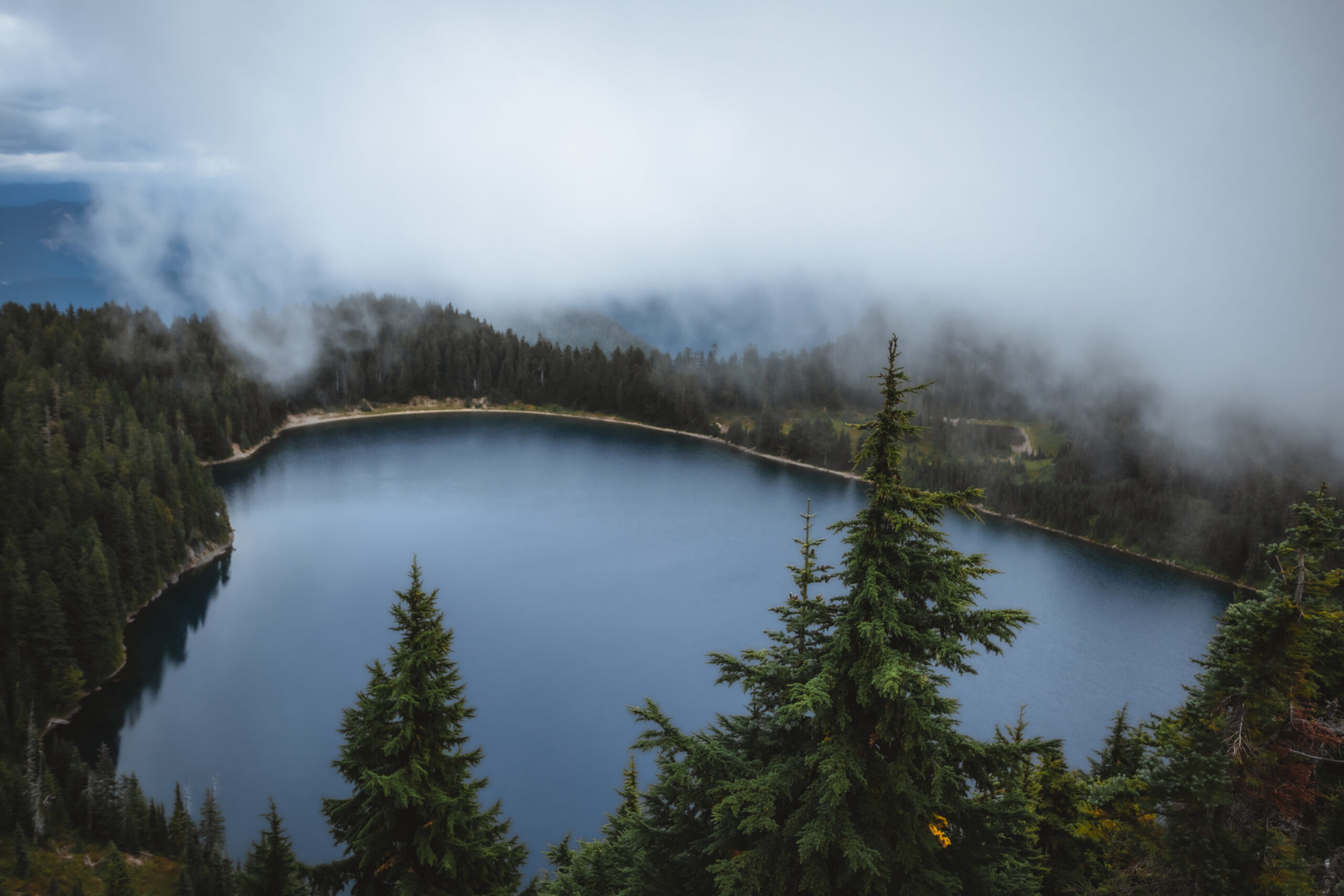 The Summit Lake Trail in Washington - The Break of Dawns